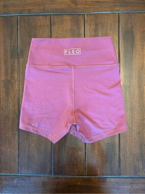 FLEO True High Short Athletic Cross Fit Gym Yoga Shorts Purple Size Small